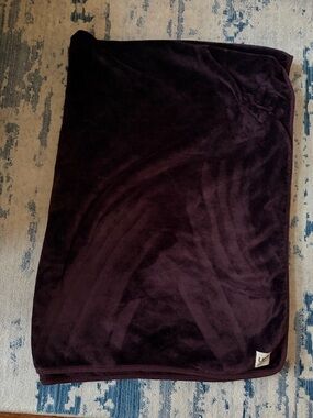 UGG Coco Luxe Throw Blanket in Cabernet